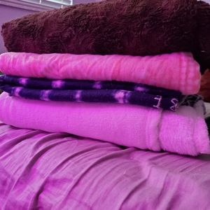 Bundle throw blankets